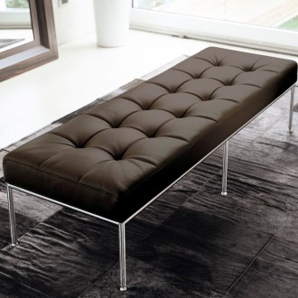 Μαύρο ταπετσαρισμένο πάγκο