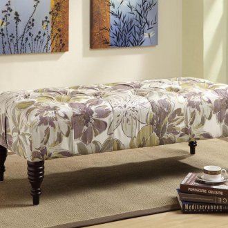 Αίθουσα δεξιώσεων με floral ταπετσαρία στο διάδρομο