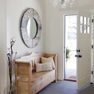 Ξύλινο πάγκο στο διάδρομο