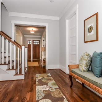 Πάγκος πάγκου στο διάδρομο