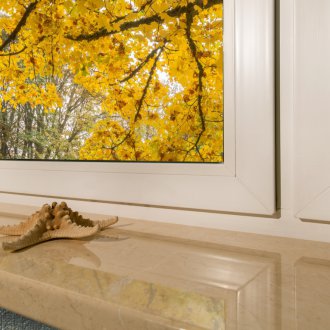 Γυαλιστερό περβάζι παραθύρου