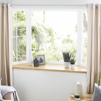 Παράθυρο περβάζι στο σαλόνι