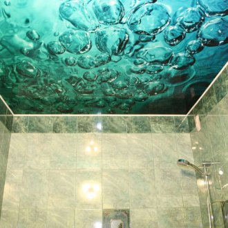 Εκτύπωση φωτογραφιών στην οροφή του μπάνιου