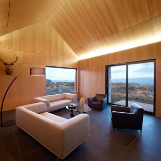 Ξύλινη οροφή στο σπίτι