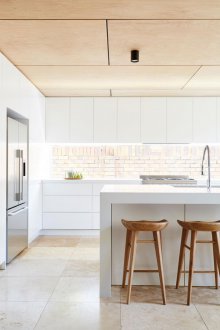 Ξύλινη οροφή στην κουζίνα