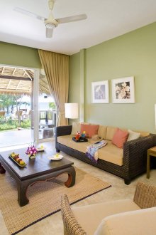 Ανοιχτό πράσινο ταπετσαρία στο σαλόνι σε οικολογικό στιλ