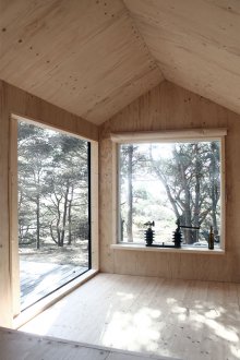 Οροφή κόντρα πλακέ σε ένα σπίτι στον κήπο