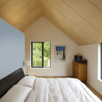 Ξύλινη οροφή στο υπνοδωμάτιο