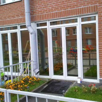 Αντηλιακό στην πόρτα