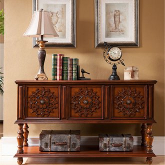 Σκαλιστό κομμάτι στο σαλόνι