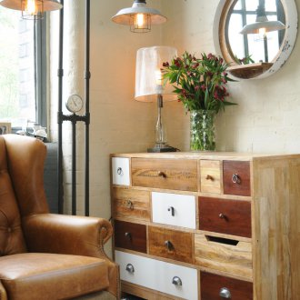 Vintage τουαλέτα στο σαλόνι