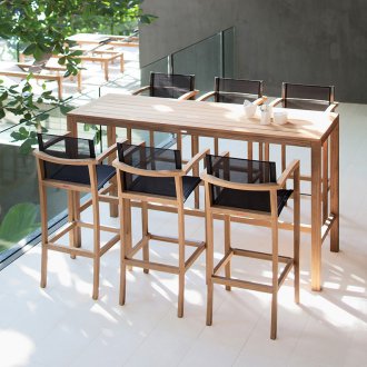 Kahoy na bar table