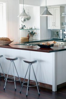 Τραπέζι μπαρ στην κουζίνα