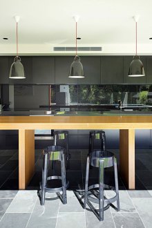 Πλαστικοποιημένο τραπέζι