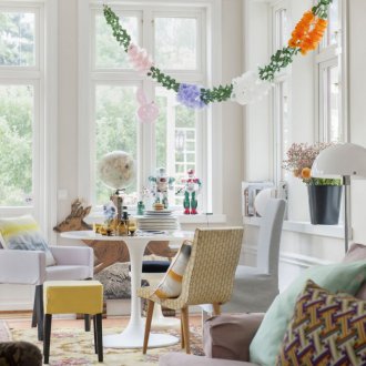 Garland σε παράθυρο χωρίς κουρτίνες