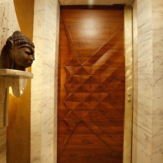 Μαρμάρινη πλαϊνή πόρτα