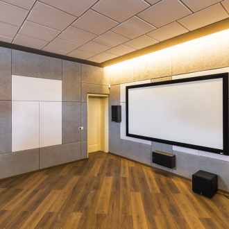 Ακουστική οροφή σε οικιακό θέατρο