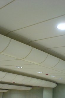 Ακουστικά πάνελ στην οροφή