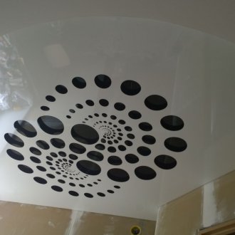 Σκαλιστό τέντωμα με διακόσμηση