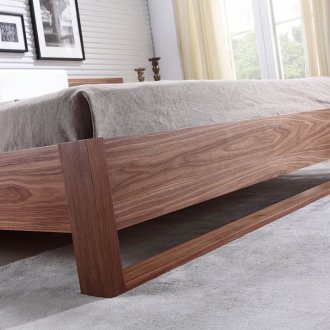 Κρεβάτι από καρυδιά