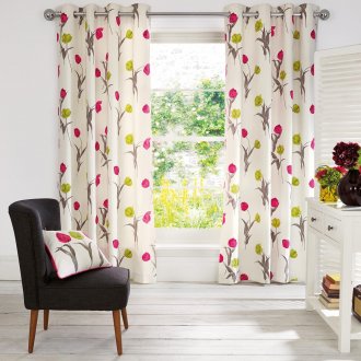 Όμορφες κουρτίνες στα τραπεζομάντηλα με floral μοτίβα για το σαλόνι