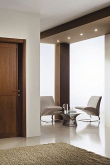 Πόρτα από φύλλα καρυδιάς