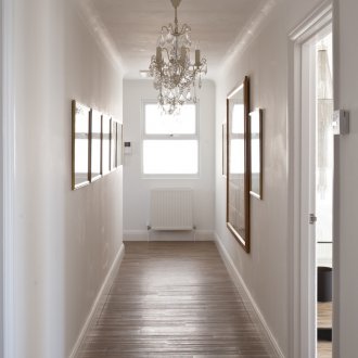 Πολυέλαιος στο διάδρομο