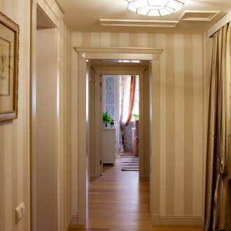 Φωτιστικό οροφής στο διάδρομο