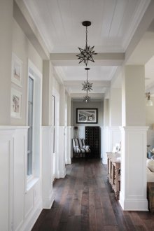 Πολυέλαιος με τη μορφή αστέρι στο διάδρομο