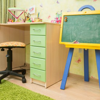 Πίνακας με συρτάρια για ένα παιδί