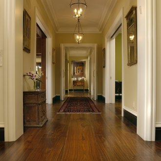 Laminate δάπεδο στο διάδρομο