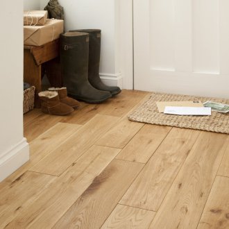 Ελαφρύ πολυστρωματικό υλικό στο διάδρομο