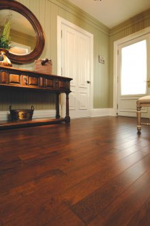 Laminate κεράσι στο διάδρομο