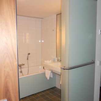 Συρόμενη πόρτα στο μπάνιο