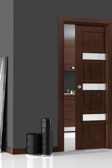 Πόρτα Wenge στο μπάνιο