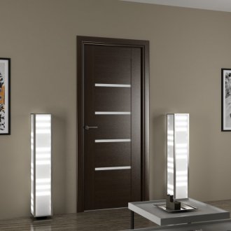 Καφέ πόρτα στο σαλόνι