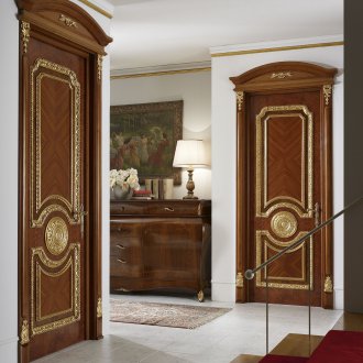 Καφέ πόρτα με επιχρύσωση