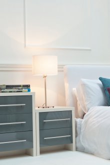 Γυαλιστερό κομοδίνο