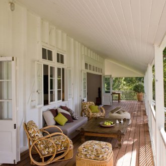 Φωτεινή οροφή στη βεράντα