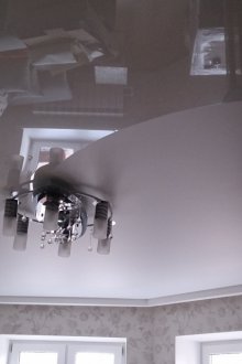 Δύο χρωμάτων ματ γυαλιστερή οροφή