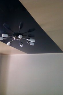 Δύο χρωματιστές οροφές με ταινία