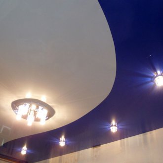 Λευκό-μπλε οροφή δύο τόνων