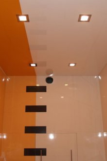 Δύο τόνους οροφή στο μπάνιο