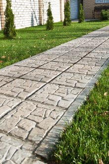 Όμορφο μονοπάτι στον κήπο