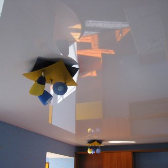 Ομαλή γυαλιστερή οροφή