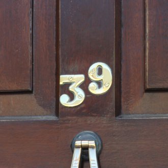 Βιδώσατε τον αριθμό της πόρτας