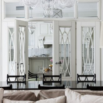 Φωτεινή πόρτα ταλάντευσης στο εσωτερικό