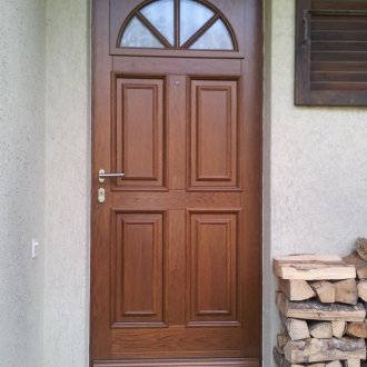 MDF πόρτα εισόδου στο σπίτι