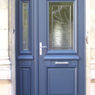 Είσοδος μπλε πόρτα MDF