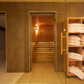 Γυάλινη πόρτα για σάουνα